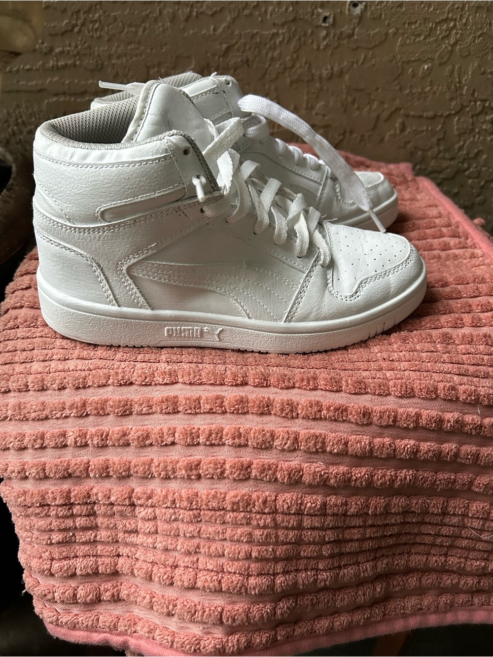 Kids All-White High-Top Sneakers – Clean Everyday Comfort
